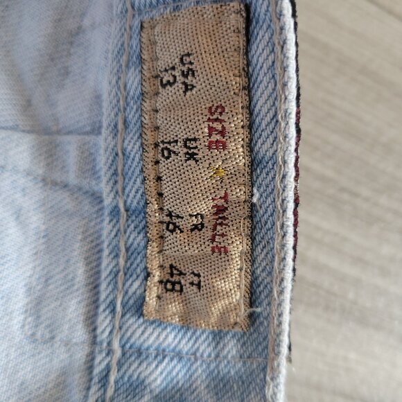 Vintage Express High-Waisted Light Wash Denim Shorts Size 13 With Frayed Hem - Picture 2 of 7